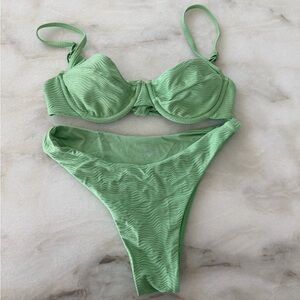 Monday Swimwear Maui Top & Byron Bottom